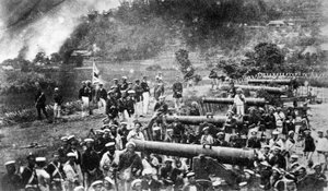 Flotta combinata di Gran Bretagna, America, Francia e Paesi Bassi che occupa i forti della batteria a Shimonoseki, Giappone, 1864